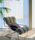 Due colori per un'armonia o un contrasto originali. Tucroma è una lussuosa chaise longue in pelle e acciaio cromato di Guido Faleschini. Consegna gratuita.