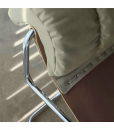 Due colori per un'armonia o un contrasto originali. Tucroma è una lussuosa chaise longue in pelle e acciaio cromato di Guido Faleschini. Consegna gratuita.