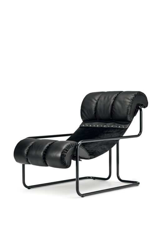 La chaise longue nera in pelle Tucroma è stata disegnata nel 1971 da Guido Faleschini. Produzione italiana, vendita online, consegna gratuita a domicilio.