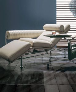 Ultimate is a luxurious Up & Down leather lounge chaise which will re-define the concept of modern comfort. Shop now for leather chaise longues 100% Made in Italy.