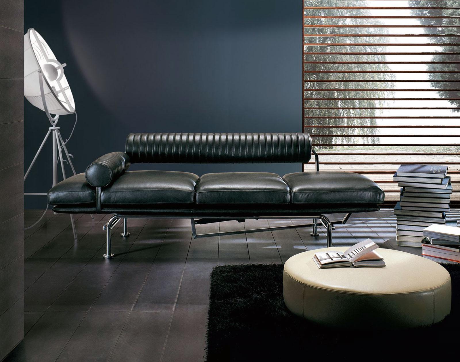 Ultimate is a luxurious Up & Down leather lounge chaise which will re-define the concept of modern comfort. Shop now for leather chaise longues 100% Made in Italy.