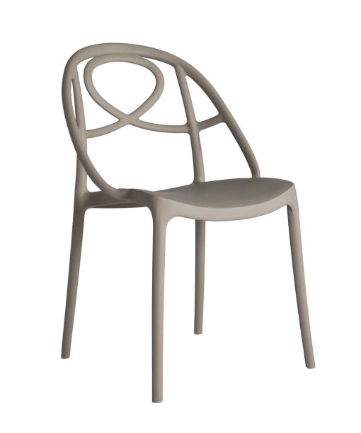 Arabesque est une chaise de salle à manger en polypropylène qui attire les regards grace à design raffiné et intrigant. Achat en ligne chaises haut de gamme.