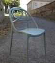 Arabesque est une chaise de salle à manger en polypropylène qui attire les regards grace à design raffiné et intrigant. Achat en ligne chaises haut de gamme.