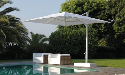 Big decentralized parasol in aluminium. 3x4 meters, sliding guides, 3 colours available (white, dove and grey). Online sale for the best outdoor furniture.