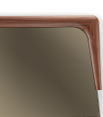 Specchio da parete o da appoggio con cornice in legno massello di noce Canaletto. Vendita online di complementi design made in Italy con consegna gratuita.