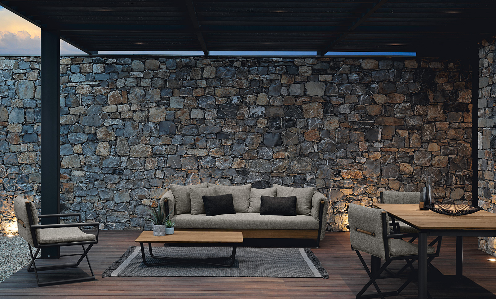 Table basse d'extérieur en teak et alulinium. Vente en ligne de meubles de jardin design haut de gamme made in italy.