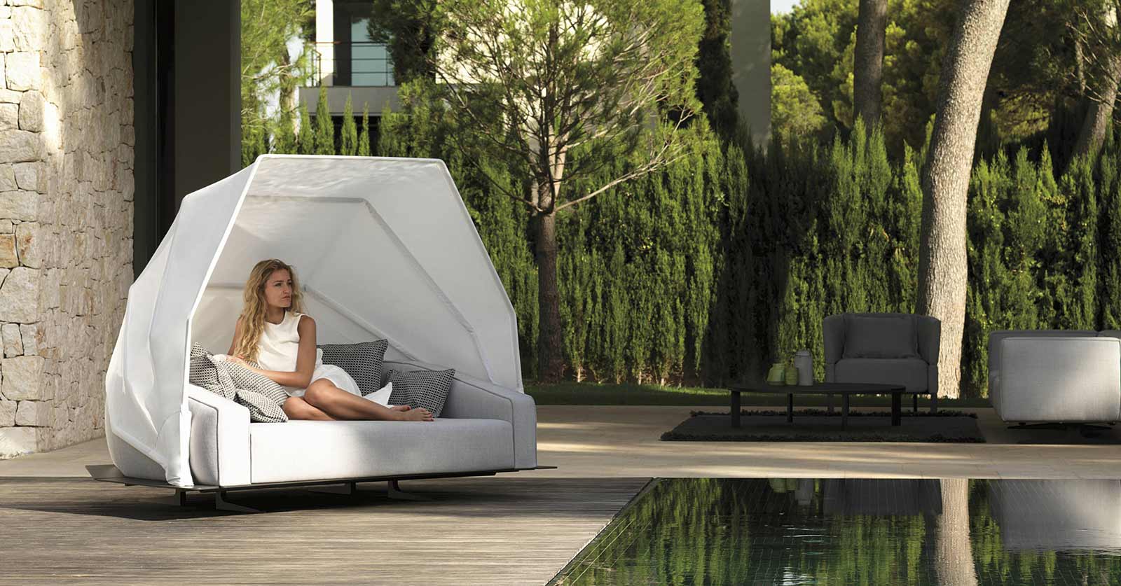 Heaven Modern Luxury Patio Daybed, Outdoor Daybeds With Canopy