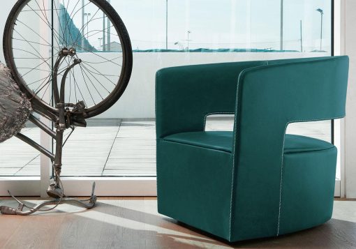 Gem is a leather swivel armchair ideal for your home or office. Its leather covering and comfortable seat make this elegant chair a timeless piece of furniture.