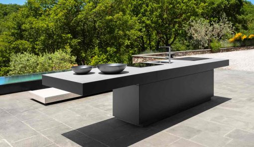 Big and complete outdoor kitchen, with sink, barbecue, induction hob, snack top and peninsula. Made in Italy luxurious garden furniture. Free home shipping.