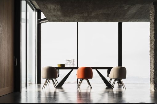 Table de repas rectangulaire en bois et métal. Vente en ligne de tables de salle à manger design et contemporaines haut de gamme made in italy. Livraison gratuite.