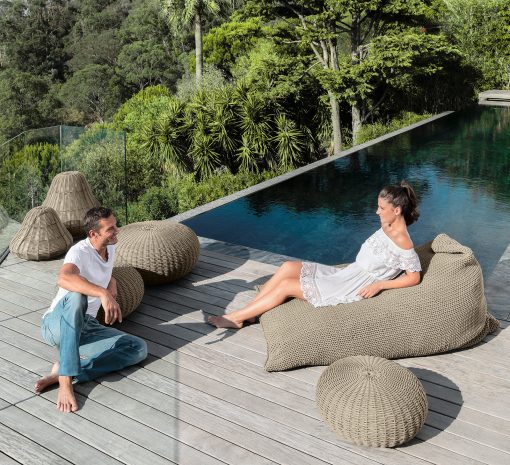 Pouf da esterno in corda. Sacco lounge design per giardino e terrazza.