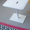 Table porte-tablette réglable avec compartiment ouvrant