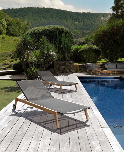 Chaise longue d'extérieur en textilène. Vente en ligne de meubles de jardin design haut de gamme. Livraison gratuite. Découvrez la collection d'extérieur.