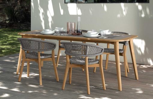 Table de repas d'extérieur rectangulaire en teak. Vente en ligne de meubles de jardin design avec transport offert. Tables de jardin design pour terrasses.