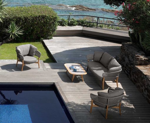 Salon de jardin design en teak et aluminium. Vente en ligne de meubles d'extérieur haut de gamme. Canapé et fauteuil pour jardins et terrasses.