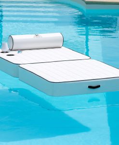 Lettino prendisole galleggiante in eco pelle nautica. Approfitta al massimo della tua piscina con stile e praticità. Vendita online, consegna gratuita.