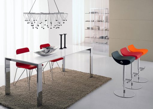 Meggy is an adjustable bar stool with a modern and original style. Outfit the home bar with this chrome frame bar stool, perfect in the parlor or in any other living space.