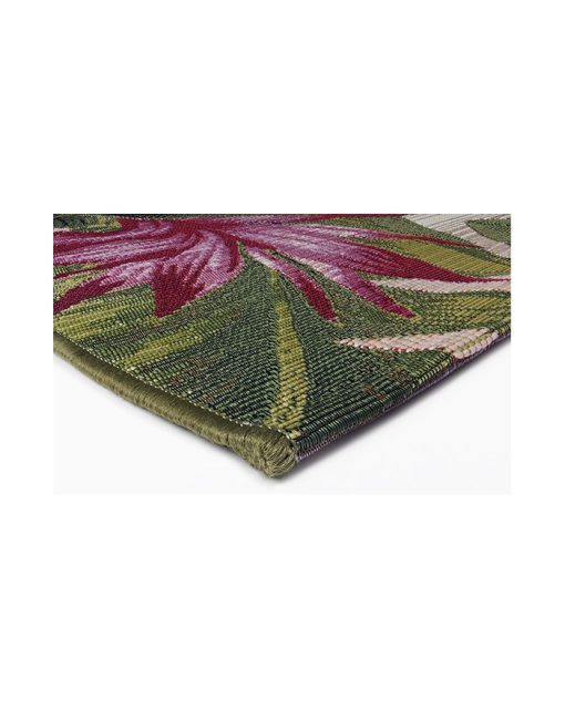 The perfect furniture complement for your garden, terrace or poolside. Our outdoor rectangular rugs draw a wild and exotic nature pattern. Free delivery.