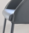 The double use of hide leather for its backrest and soft leather or eco-leather for its seat, create a unique padded armchair, modern and elegant.