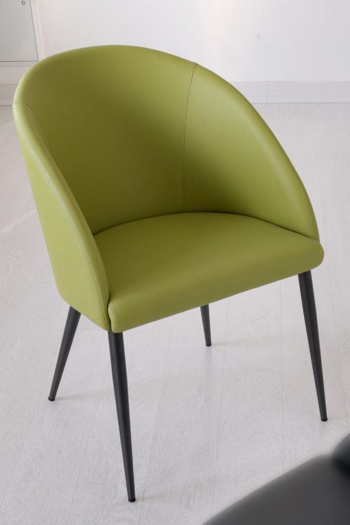 Vous disposez d'innombrables couleurs à choisir pour le revêtement de ce magnifique fauteuil rembourré. Cuir, eco-cuir ou polyester et structure en metal.