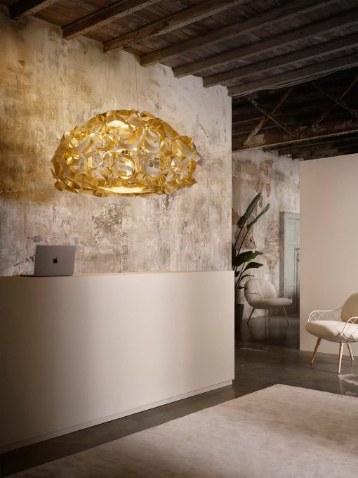 Original and luxurious round gold suspension handmade in Italy with recyclable technopolymers. Stunning three-dimensional effect. Free home delivery.