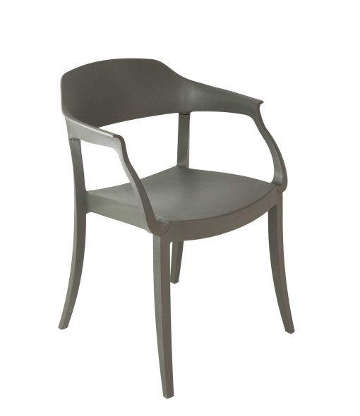 Le petit fauteuil en polypropylène Sarah, réalisé artisanalement en Italie est pratique, léger et solide. Découvrez la collection de chaises empilables pour la salle à manger ou le bureau.