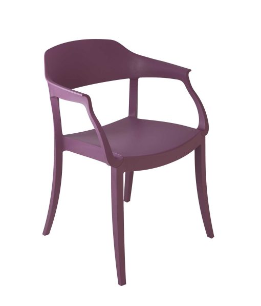 Le petit fauteuil en polypropylène Sarah, réalisé artisanalement en Italie est pratique, léger et solide. Découvrez la collection de chaises empilables pour la salle à manger ou le bureau.