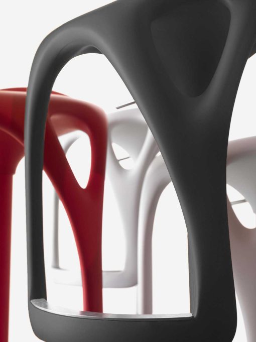 Le tabouret en polyuréthane Mac incarne le mariage parfait entre style et modernité. Notre collection de tabourets réglables et tables hautes de cuisine est réalisée in Italie.