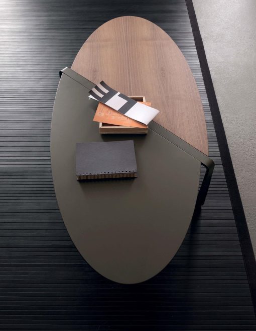 Table basse ovale bi-colore pour une ambiance moderne et luxueuse, à la maison comme au bureau. Design Andrea Lucatello. Vente en ligne, livraison gratuite.