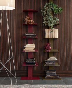 A wall mounted column bookcase made of epoxy-coated metal. 4 shelves. a lot of capacity in a small space. Made in Italy and customizable. Home delivery.