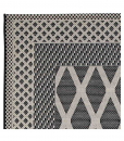 Les tapis d'extérieur de la collection ZOE sont 100 % en polypropylène. Motif géométrique moderne et design, coloris gris. Vente en ligne livraison gratuite