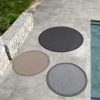 Round outdoor rug in polypropylene fibre. Diametre 200 or 300 cm. Grey or Linen colour. Water-repellent, anti-stain and anti-mould. Free home delivery.