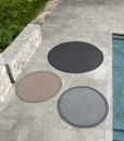 Round outdoor rug in polypropylene fibre. Diametre 200 or 300 cm. Grey or Linen colour. Water-repellent, anti-stain and anti-mould. Free home delivery.