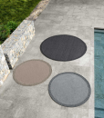 Tapis rond d'extérieur en diamètre 200 ou 300 cm. Couleur gris ou lin. Traitement hydrofuge, anti-taches et anti-moisissure. Livraison gratuite à domicile.