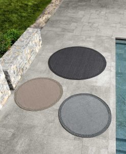 Tapis rond d'extérieur en diamètre 200 ou 300 cm. Couleur gris ou lin. Traitement hydrofuge, anti-taches et anti-moisissure. Livraison gratuite à domicile.