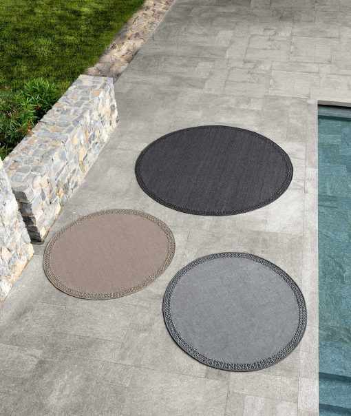 Tapis rond d'extérieur en diamètre 200 ou 300 cm. Couleur gris ou lin. Traitement hydrofuge, anti-taches et anti-moisissure. Livraison gratuite à domicile.