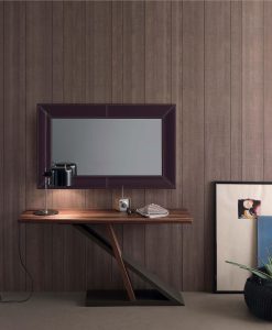 Une console rectangulaire bicolore originale et moderne conçue par Andrea Lucatello. Bois noyer canaletto et bronze. Livraison à domicile gratuite.