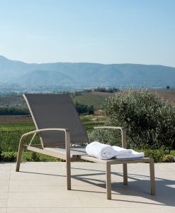 Chaise longue d'extérieur en alumimium. Vente en ligne de meubles de jardin haut de gamme design avec livraison gratuite. Meubles pour terrasses et balcons