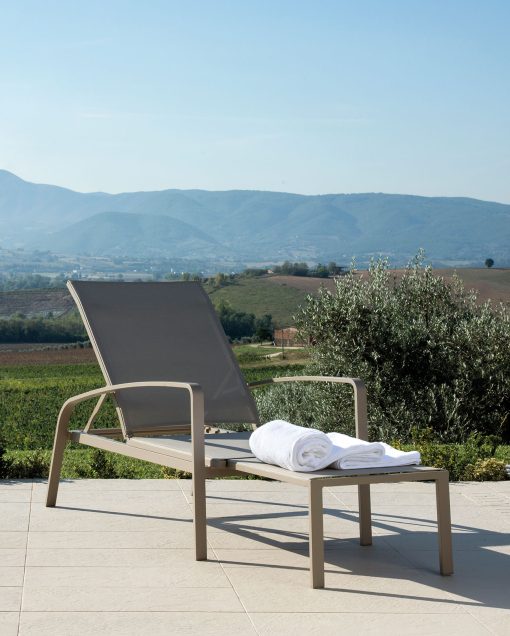 Chaise longue d'extérieur en alumimium. Vente en ligne de meubles de jardin haut de gamme design avec livraison gratuite. Meubles pour terrasses et balcons